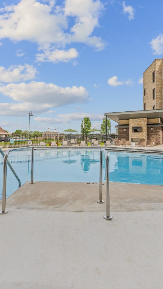 the pool at The Hudson Oaks